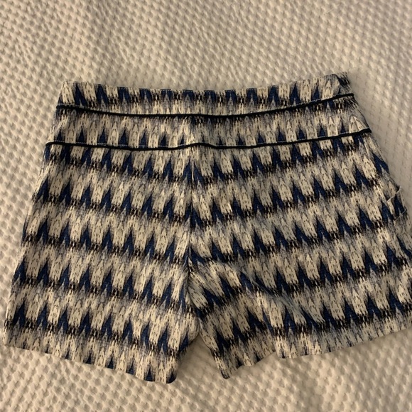 Anthropologie's Cartonnnier Larimer high waisted shorts in Ikart pattern. - Picture 4 of 9